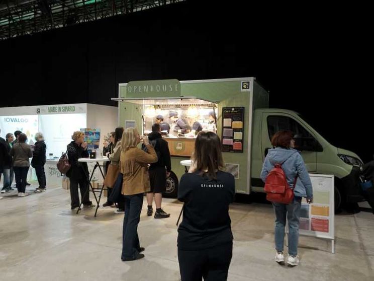 I foodtuck delle cooperative di lavoro di persone con disabilità all'incontro sul turismo accessibile di Firenze
