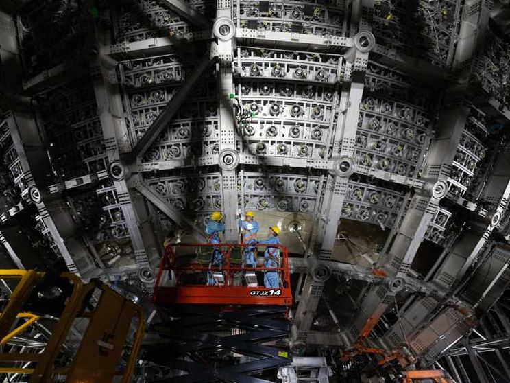 La Cina ha costruito il più grande rivelatore sferico trasparente al mondo a 700 metri di profondità