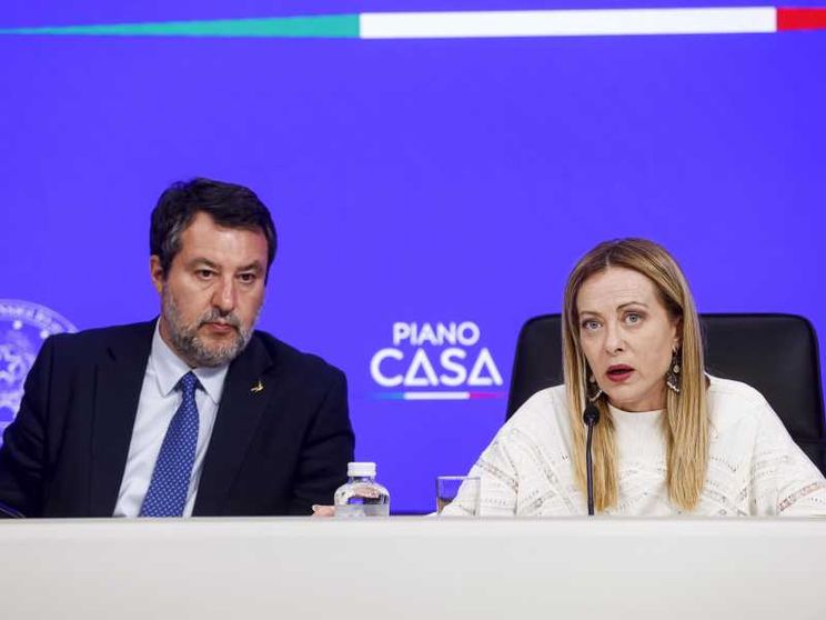 La presidente del Consiglio Giorgia Meloni con il ministro delle Infrastrutture e Trasporti Matteo Salvini durante la conferenza stampa al termine del Consiglio dei Ministri, presso Palazzo Chigi, Roma, 30 aprile 2026/ ANSA