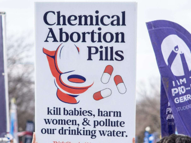 Pillole abortive per posta, la Corte Suprema torna ad autorizzarle (a tempo)