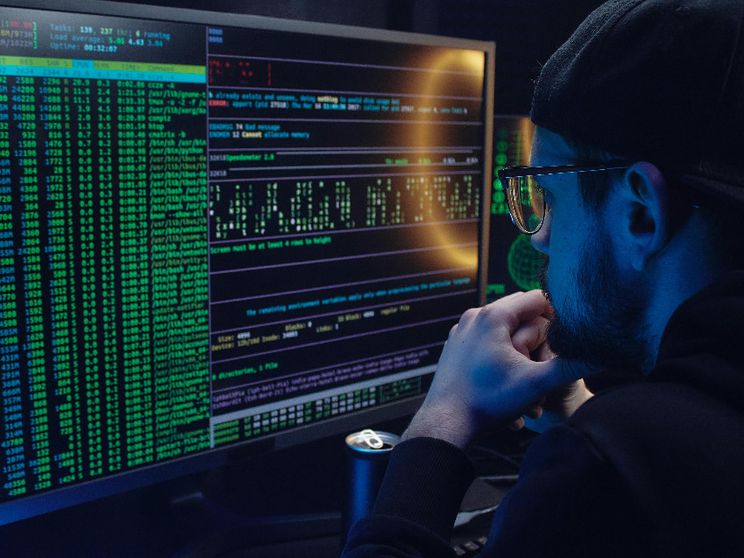 È allarme cyberattacchi in Europa: dalle frodi allo sfruttamento online