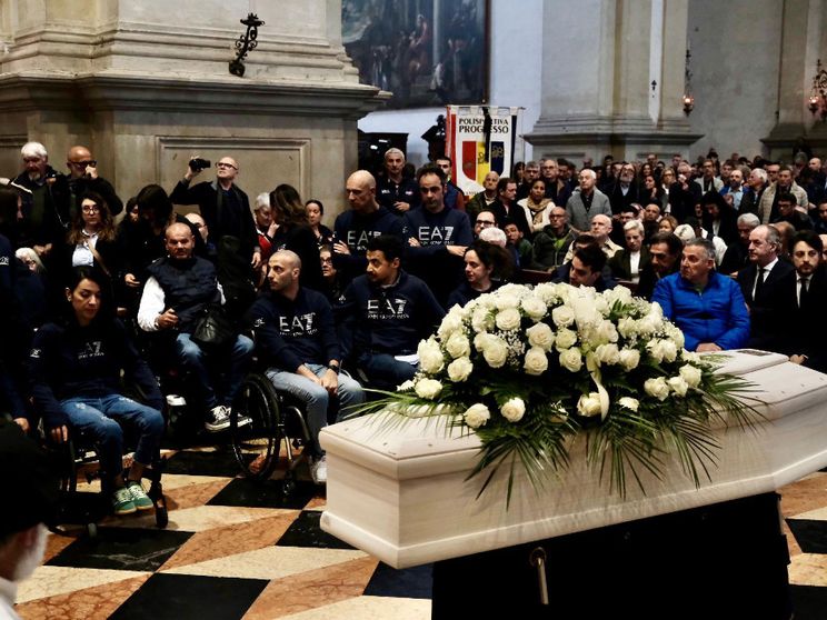 Addio ad Alex Zanardi, "l'avvincente umanità” di un campione di vita