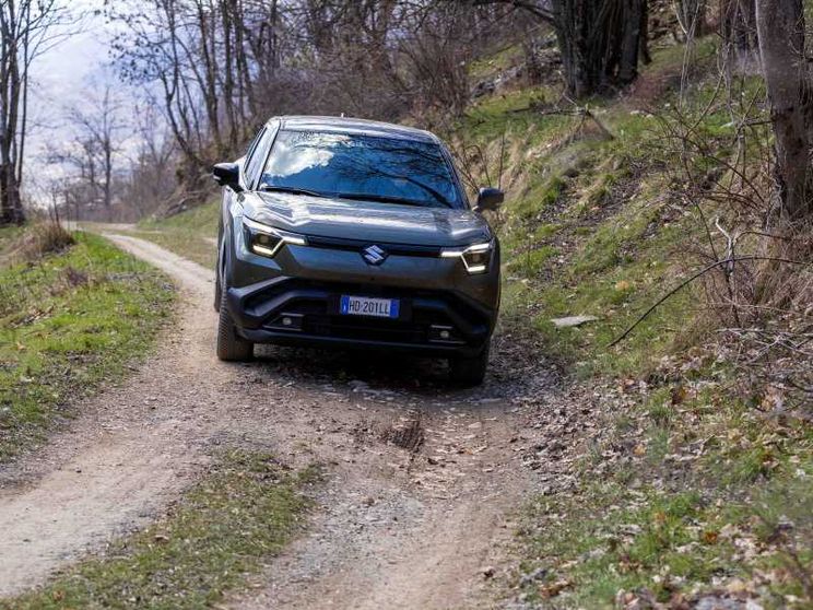 Suzuki e-Vitara: la prova del Suv elettrico che non teme il fango