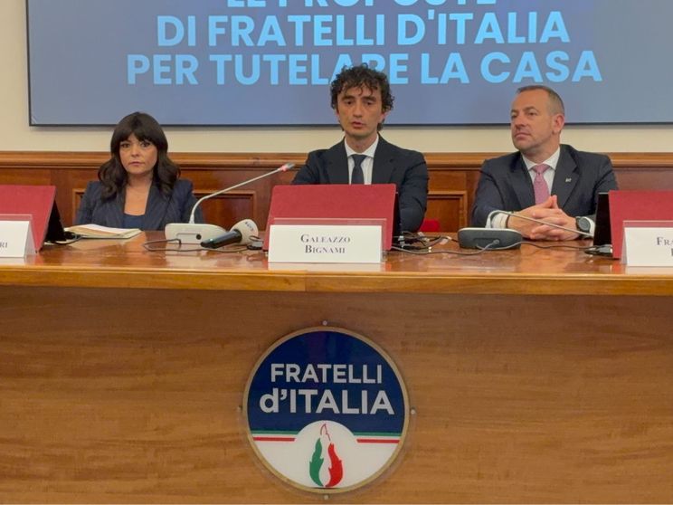 Il capogruppo Galeazzo Bignami e i deputati Alice Buonguerrieri e Francesco Filini durante la conferenza stampa alla Camera “Sgomberi e sfratti. Le proposte di Fratelli d’Italia per tutelare la casa”, 6 maggio 2026
