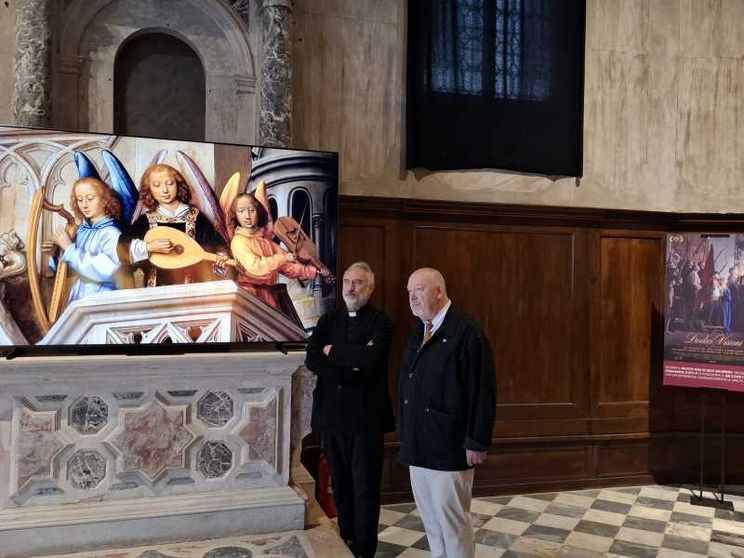 Don Gianmatteo Caputo e Lech Majewski alla presentazione dell'opera nella Chiesa di San Gallo a Venezia