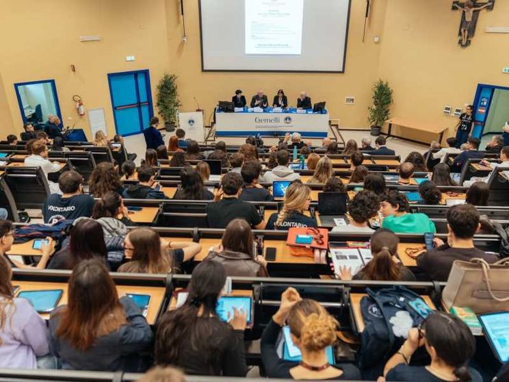 Un incontro all'universtià Cattolica di Roma. Foto d'archivio