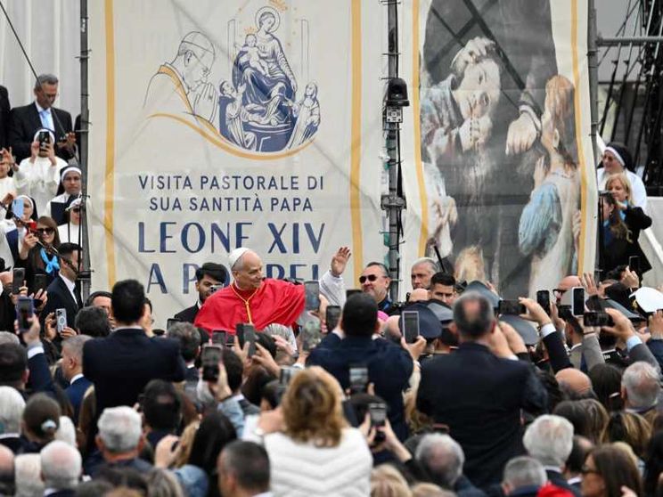 Il Papa a Pompei: nessuna potenza terrena salverà il mondo, ma solo l’amore