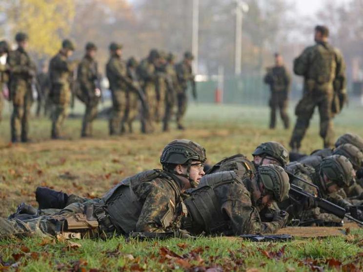 In Germania il clima di guerra si sente: un 18enne su tre è disposto a fare il soldato