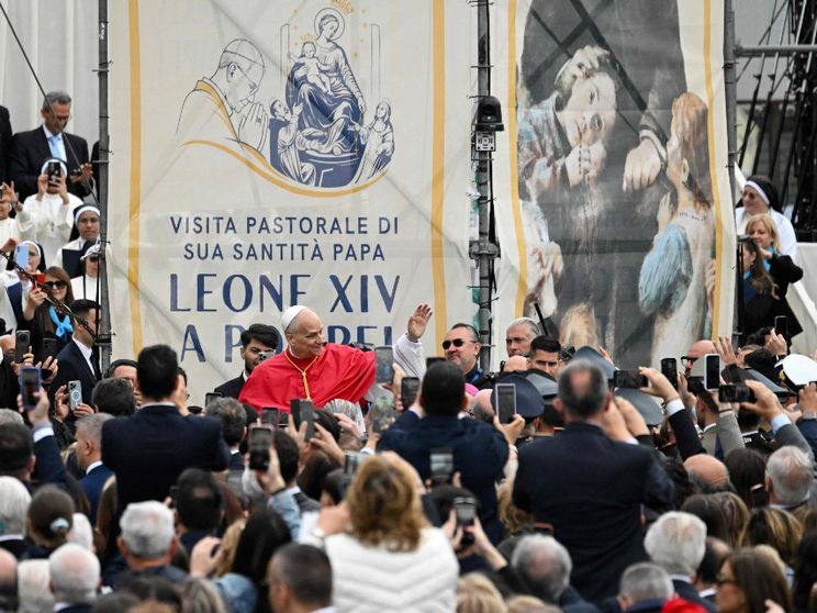 Il Papa a Pompei: nessuna potenza terrena salverà il mondo, ma solo l’amore