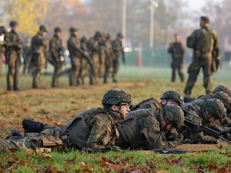 In Germania il clima di guerra si sente: un 18enne su tre è disposto a fare il soldato