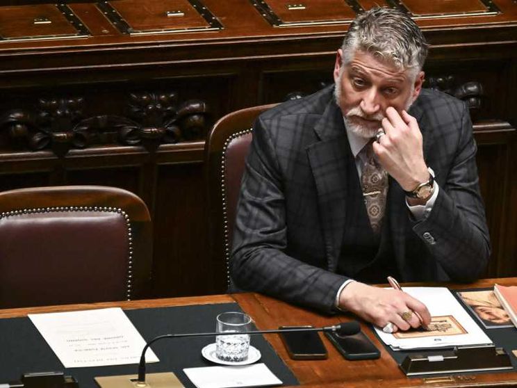 Terremoto al ministero della Cultura, Giuli caccia lo staff