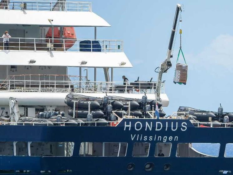 Gli ultimi sbarchi dalla nave Hondius dove si sono verificati casi di contagio / ANSA
