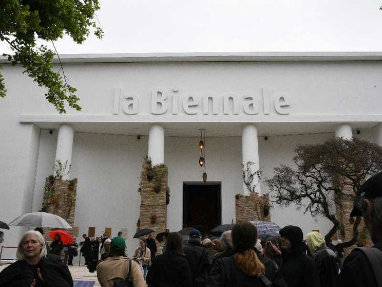 La Biennale come «campo di forze»: immagine efficace di libertà e ricerca