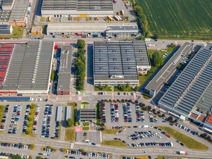 Assunzioni nel digitale, nell'elettrico e nel vetro