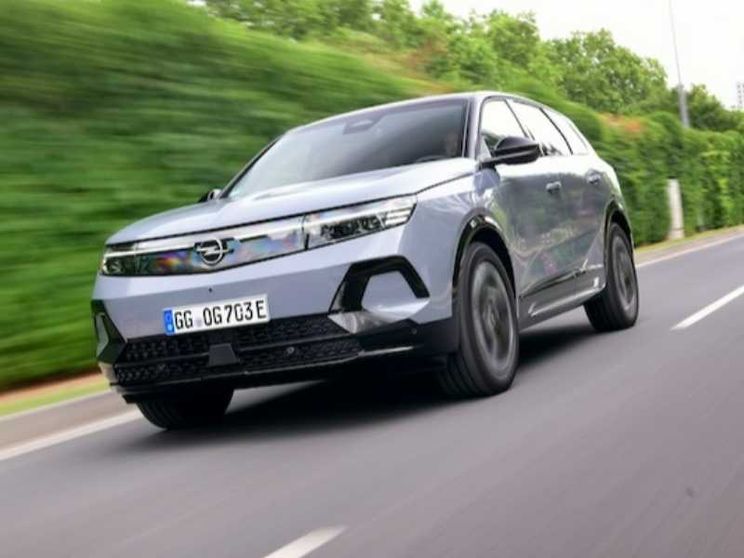 Opel Grandland integrale con doppio motore elettrico: ecco come va