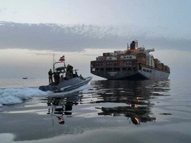 Iran: «Controlliamo Hormuz». In Libano ancora raid