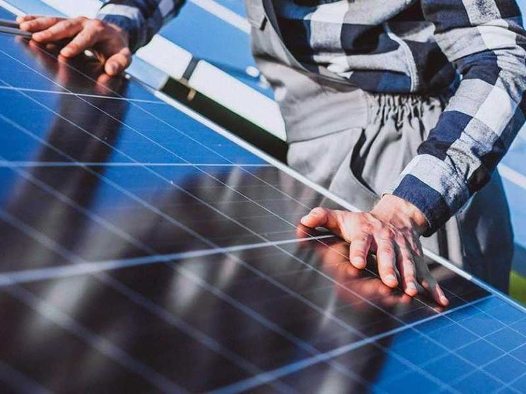 Energia, crisi e transizione: «Subito le comunità energetiche condominiali»