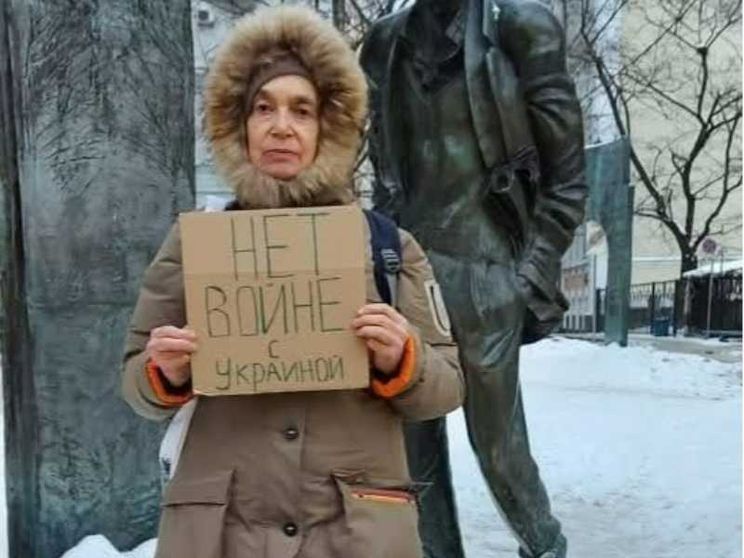 La resa di Nina Litvinova, simbolo della Russia perseguitata dal regime