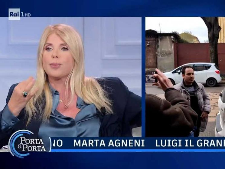 La giornalista Concita Borrelli, durante la puntata della trasmissione Porta a Porta