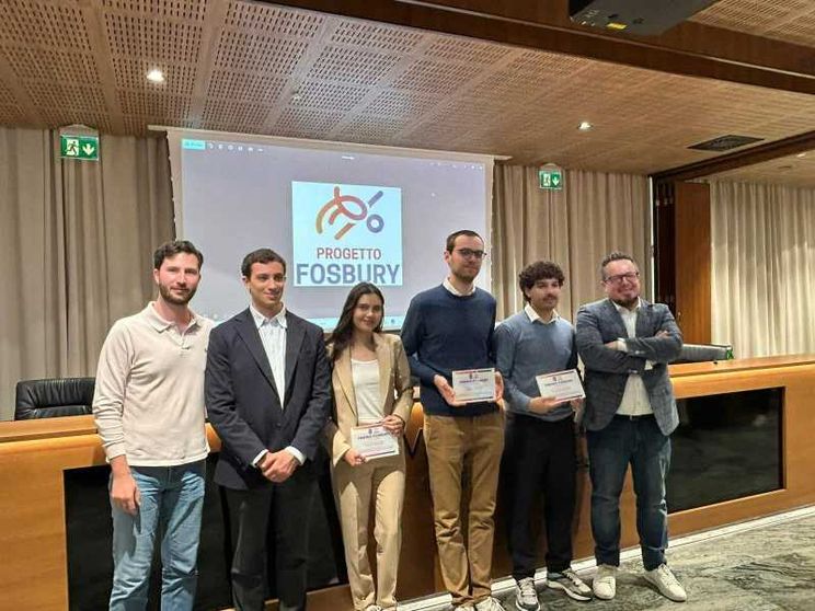 I premiati nell'ambito del “Progetto Fosbury” insieme al presidente del Forum delle associazioni familiari Adriano Bordignon (a destra)