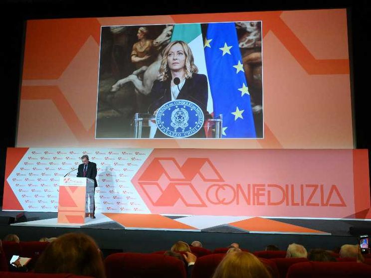 Al Senato il Governo nel caos sul riarmo. L’ira di Meloni per la «sciatteria»