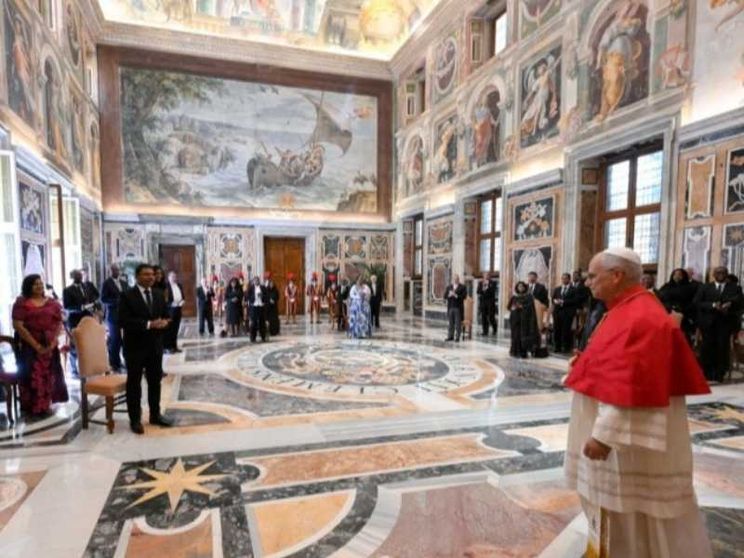L'udienza del Papa agli ambasciatori di Sierra Leone, Bangladesh, Yemen, Rwanda, Namibia, Maurizio, Ciad e Sri Lanka / VATICAN MEDIA