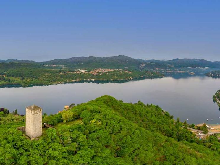 Apre la Torre di Buccione, ecco il Lago d'Orta come non l'avete mai visto
