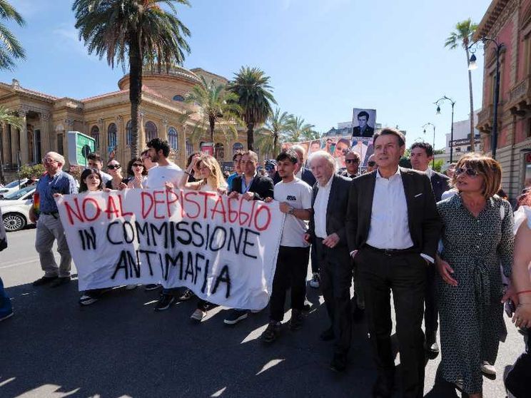 Il corteo, le polemiche politiche e le intimidazioni allo Zen: così Palermo ha ricordato Falcone