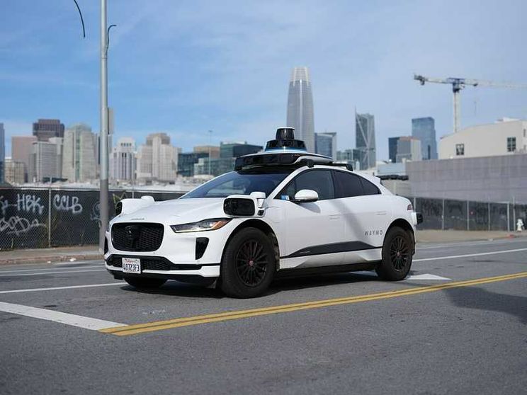 Robotaxi, una rivoluzione a ostacoli tra sfiducia e costi troppo alti