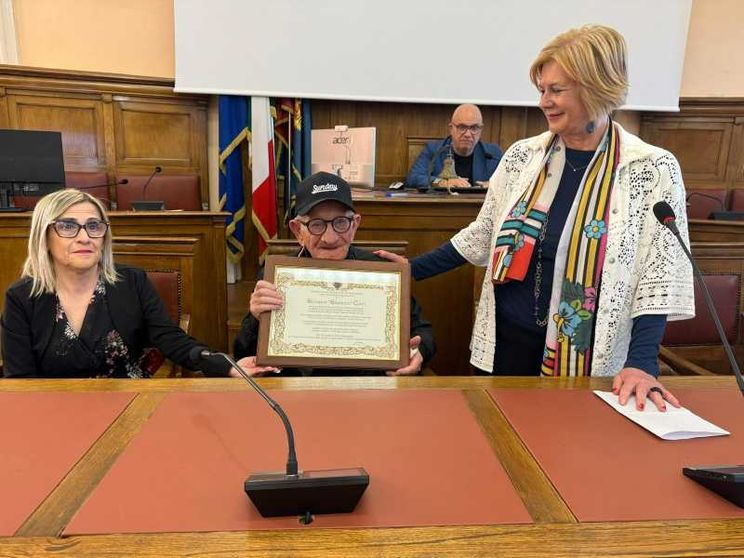Campobasso celebra "Giannino": il 90enne che cura le tombe dei bimbi mai nati