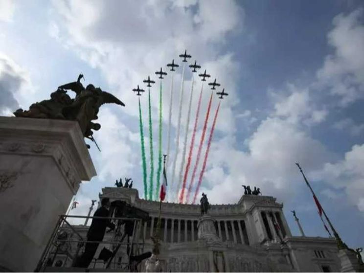 Mattarella: Italia e Ue per ripristino regole. Meloni: chiederci che Repubblica vogliamo essere