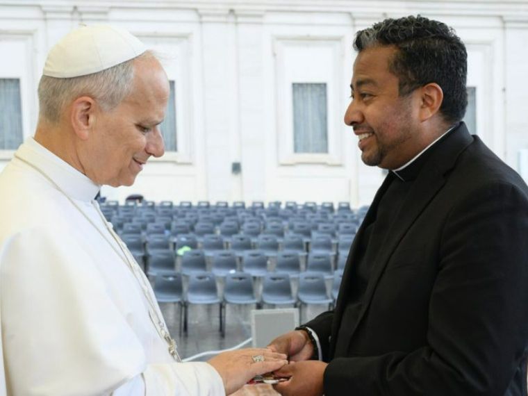 «Io, prete miracolato da san Frassati, senza permesso per tornare negli Usa»