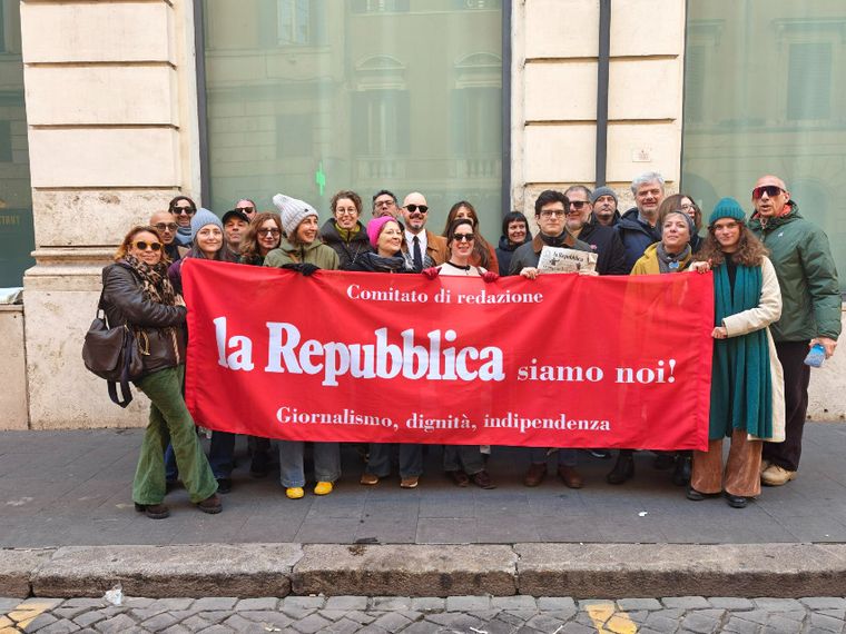 Perché la vendita di due giornali mobilita l'opinione pubblica e la politica