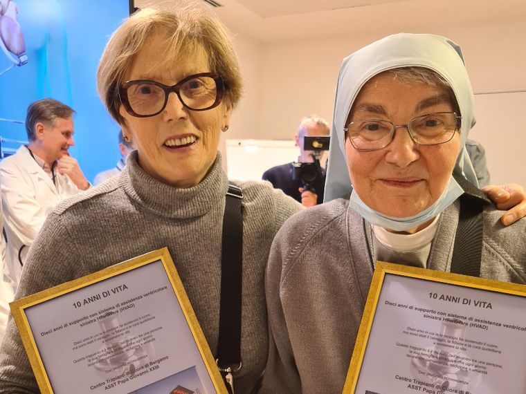 Suor Valeria e Flaminia, escluse dal trapianto, vivono con un cuore artificiale nello zaino