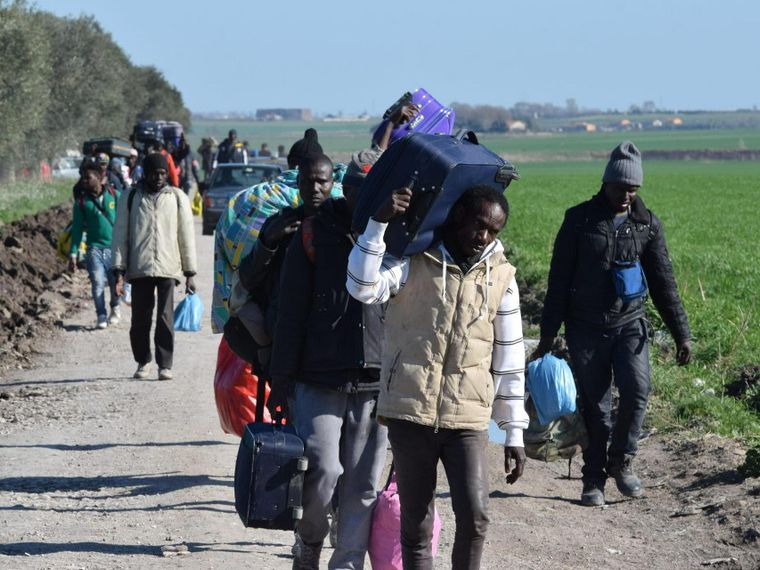 Il bracciante Mamadou, 38 anni, morto di stenti nella sua casa-auto