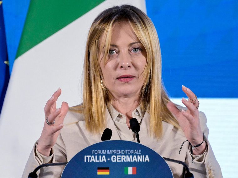 La settimana di Meloni tra pragmatismo e oscillazioni