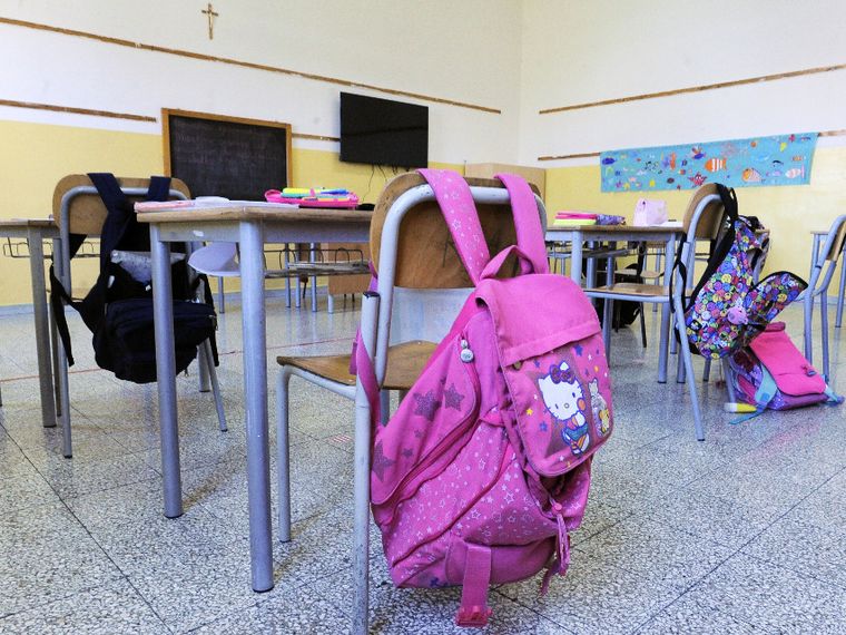 Il padre che ha picchiato la maestra davanti alla figlia a Piacenza