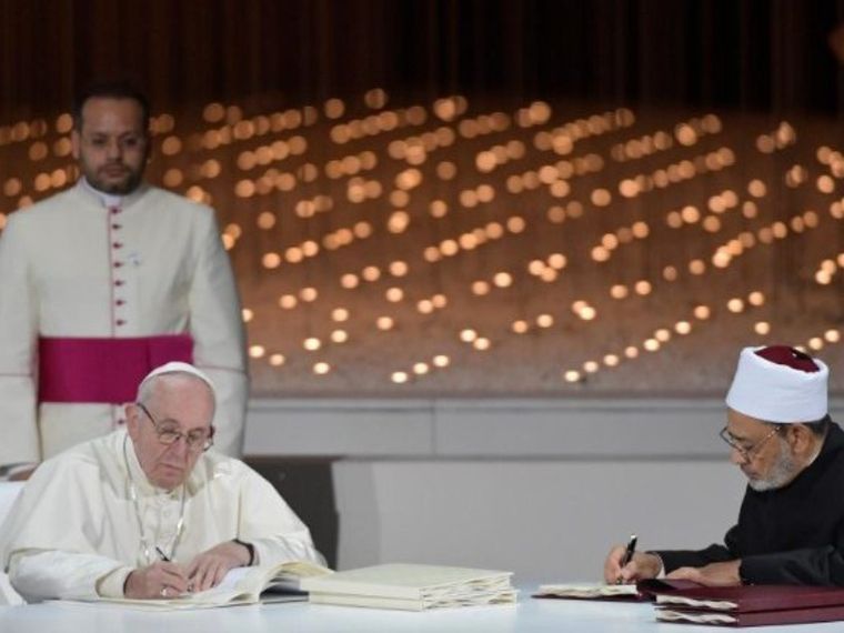 Papa Francesco e il Grande Imam di Al-Azhar, Ahmad Al-Tayyib, firmano il Documento sulla fratellanza umana il 4 febbraio 2018