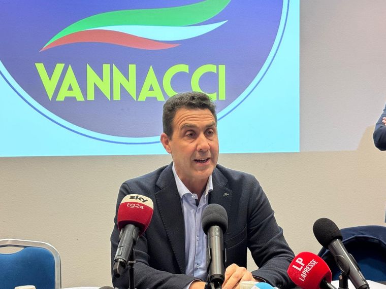 Perché la mossa di Vannacci non scuote il bipolarismo italiano. A quando le riflessioni?