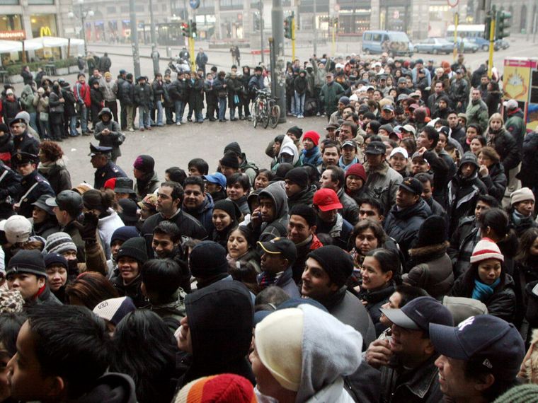 La prima generazione di immigrati in Italia è diventata anziana. E ha bisogno di cure