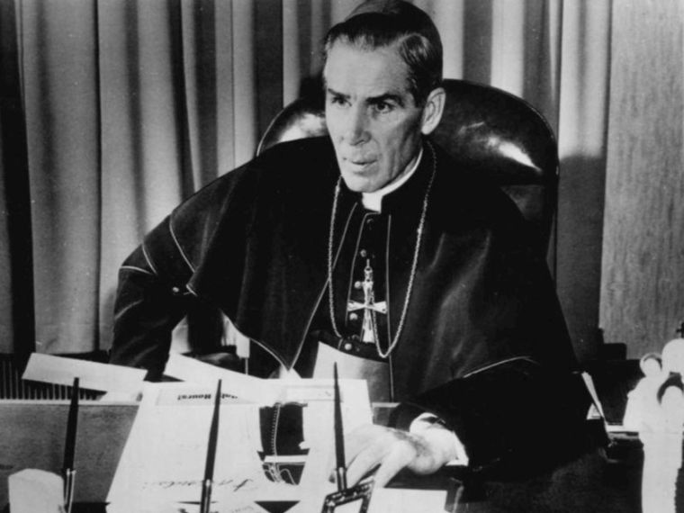 Il vescovo americano Fulton John Sheen (El Paso, 8 maggio 1895 – New York, 9 dicembre 1979)
