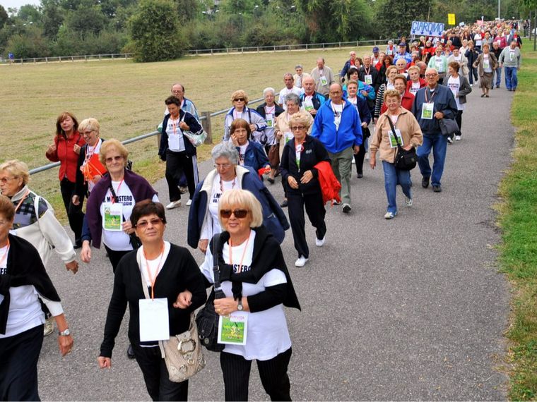 Un gruppo di anziani al Parco delle Cave