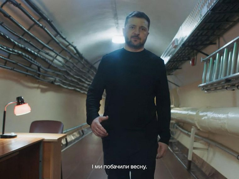 Zelensky mostra per la prima volta il suo bunker. «Qui mi dissero: Volodymyr, c'è una minaccia»