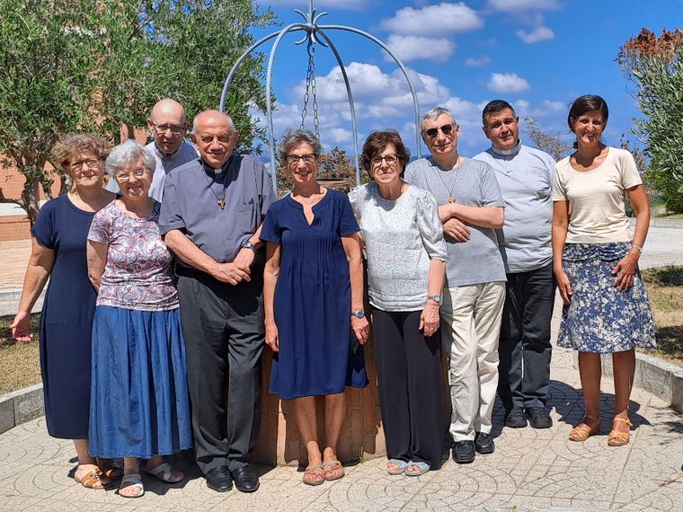 Un gruppo di missionari e missionarie di Chiesa-Mondo