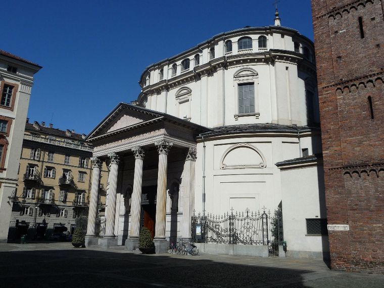 A Torino c'è un chilometro quadrato dove la vera ricchezza è l’umanità