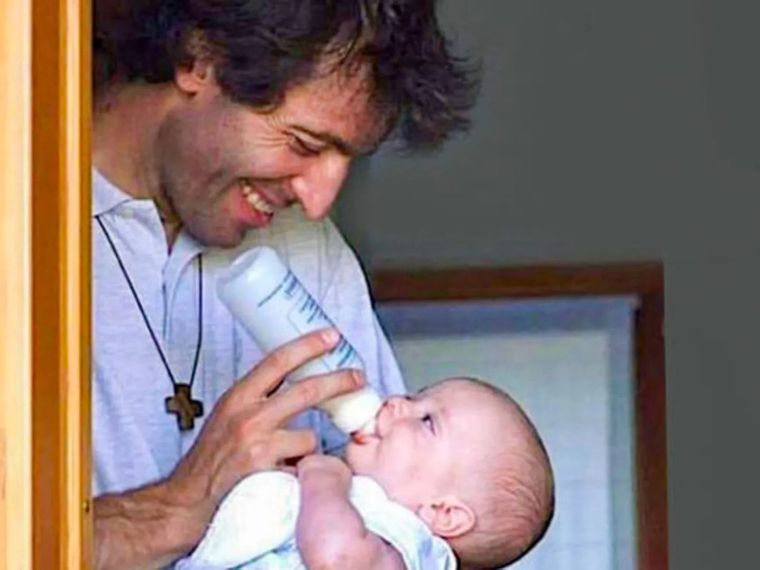 Don Roberto Malgesini con il suo nipotino