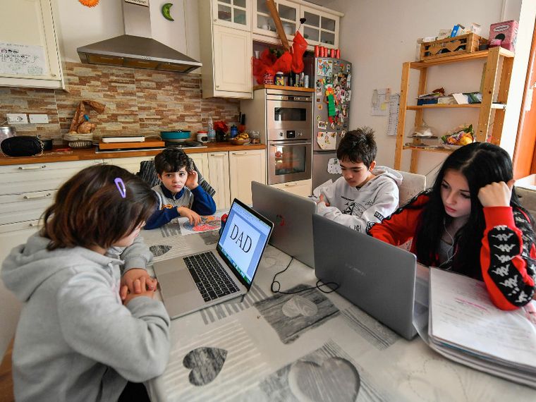 L'ipotesi (stupefacente) di tornare alla Dad per ridurre i consumi di energia? «Non è contemplata»