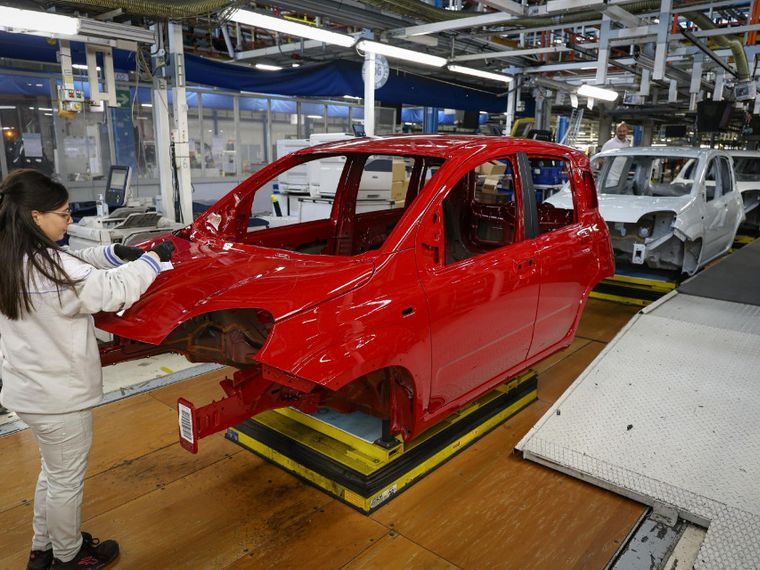 Primo maggio amaro per i lavoratori di Trasnova: scatta il licenziamento collettivo