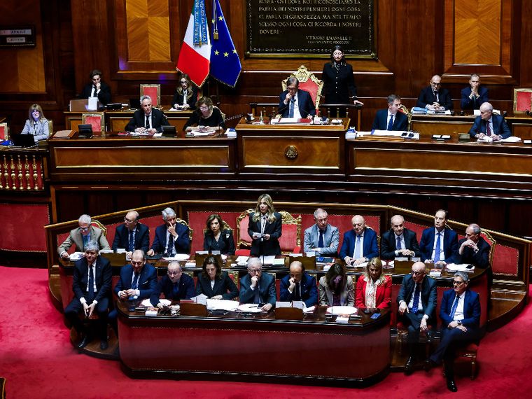 Battute per i social, nessuna mano tesa: in Parlamento è iniziata la campagna elettorale