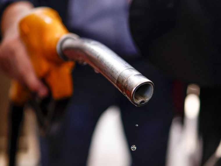 Lo spettro recessione c'è. Il boom del petrolio affonda la crescita: ci sono tre scenari